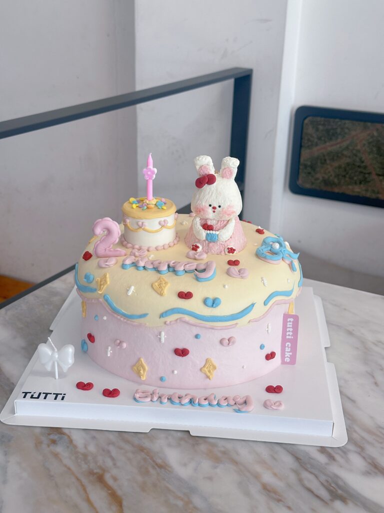 兔兔派对奶油生日蛋糕