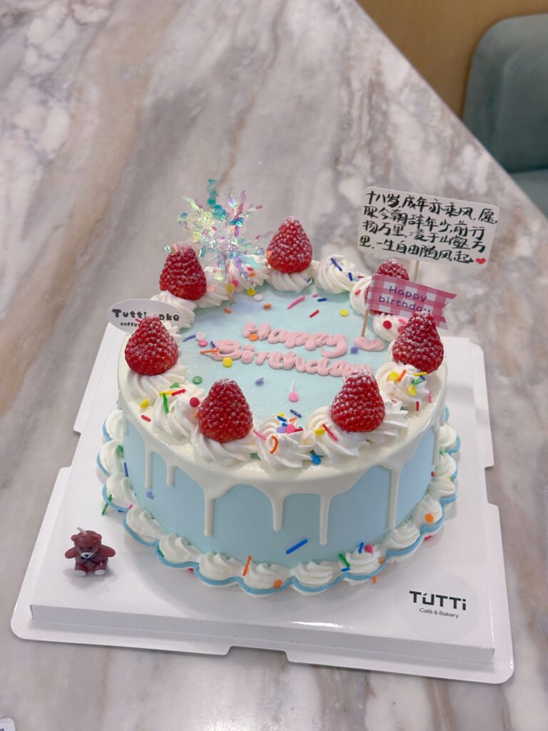 蓝莓花语生日蛋糕