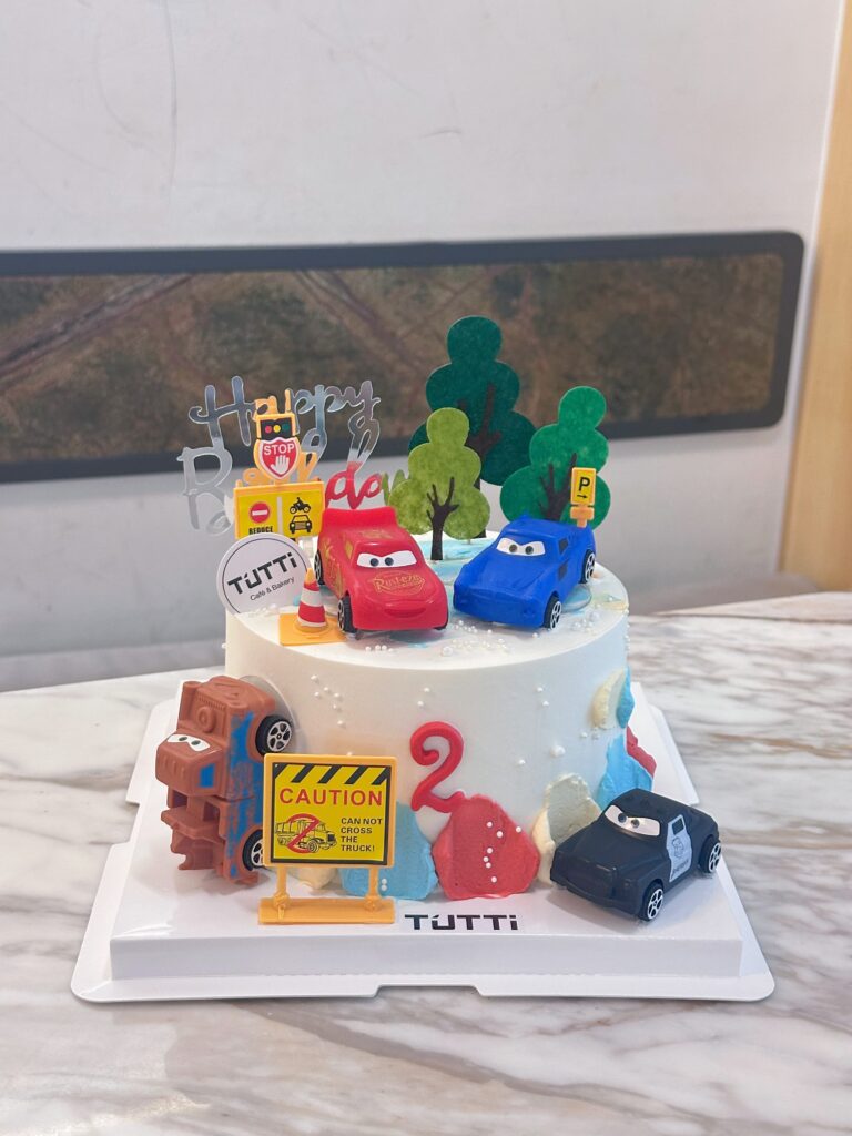 小汽车二周岁生日蛋糕