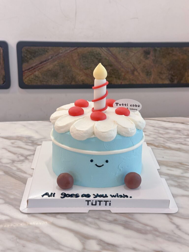 云朵小车奶油生日蛋糕