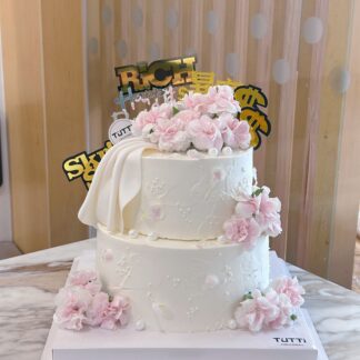 白色花朵生日蛋糕