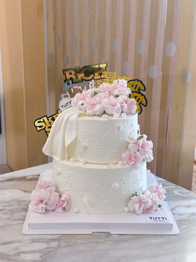 白色花朵生日蛋糕