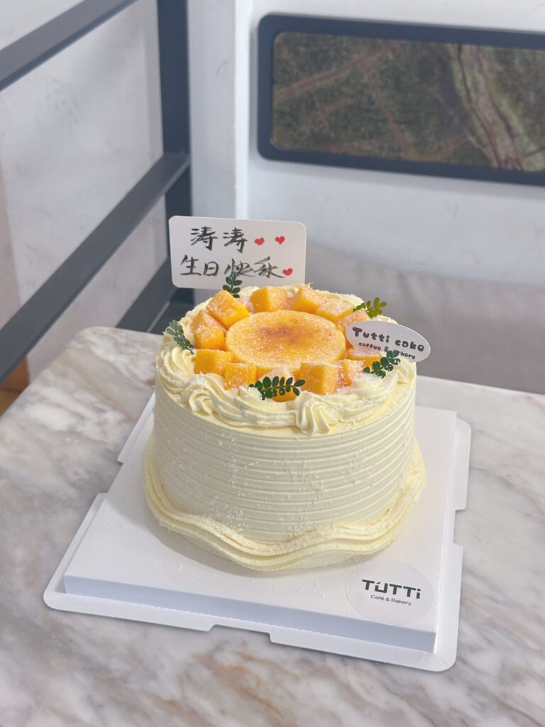 芒果花环奶油蛋糕
