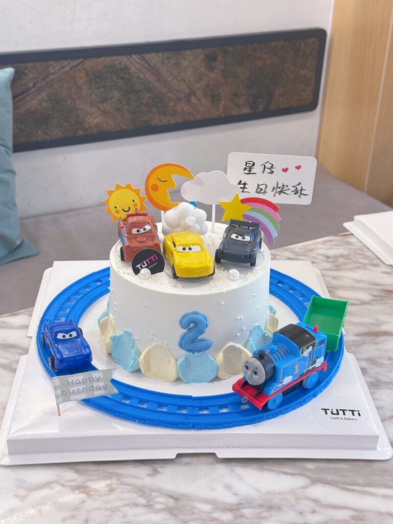 汽车火车轨道生日蛋糕
