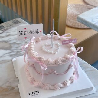 粉色丝带波纹蛋糕