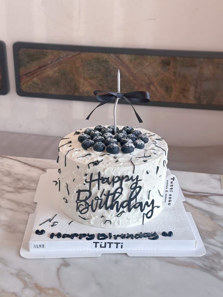 蓝莓方形生日蛋糕