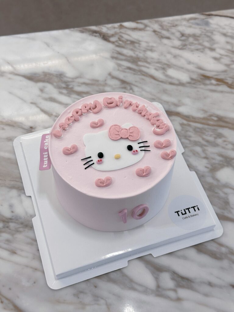 粉色凯蒂猫蛋糕