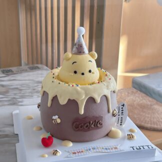 巧克力滴落生日蛋糕