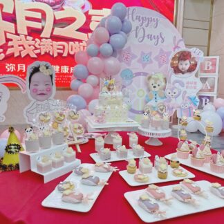 粉色周岁甜品台