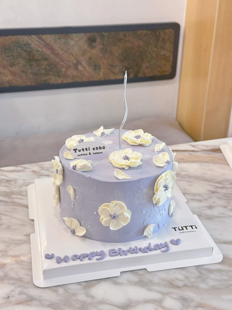 紫色花朵生日蛋糕