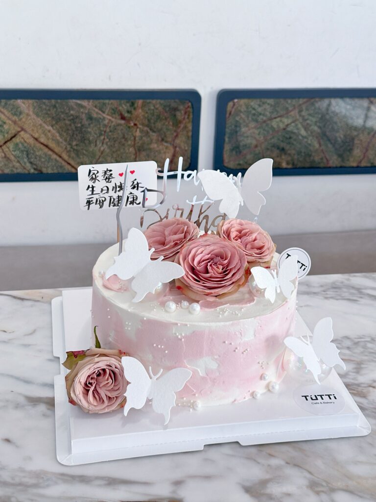 白色玫瑰生日蛋糕