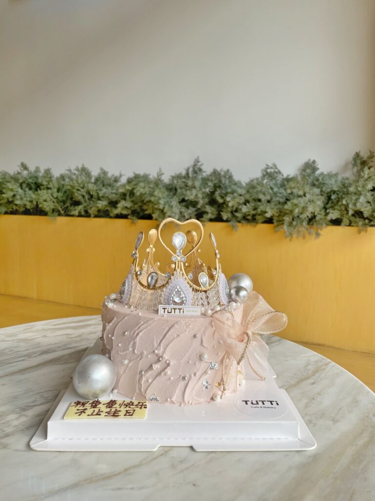 香槟裙摆双层生日蛋糕