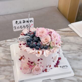 蓝莓玫瑰生日蛋糕