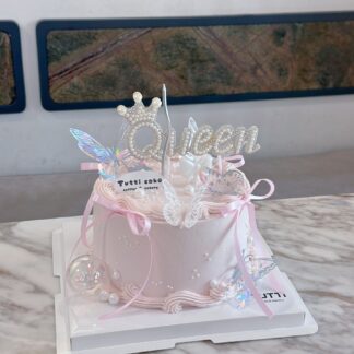 银白皇冠生日蛋糕