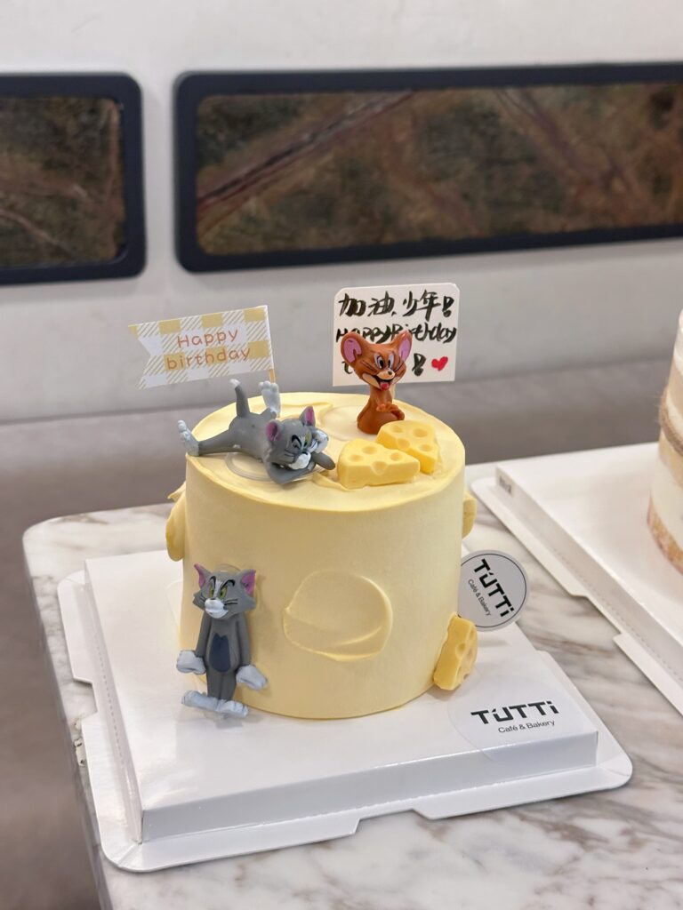 黄色卡通小猫蛋糕
