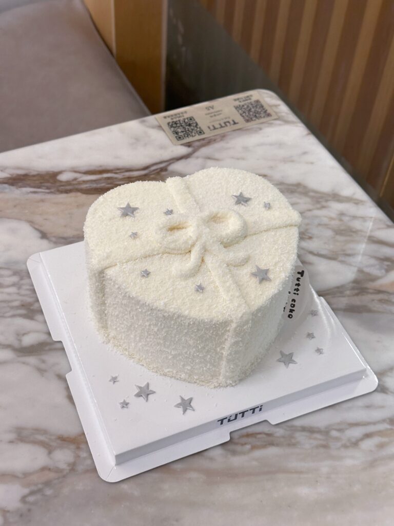 椰蓉爱心奶油蛋糕