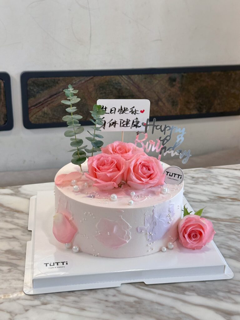 粉色玫瑰花艺蛋糕