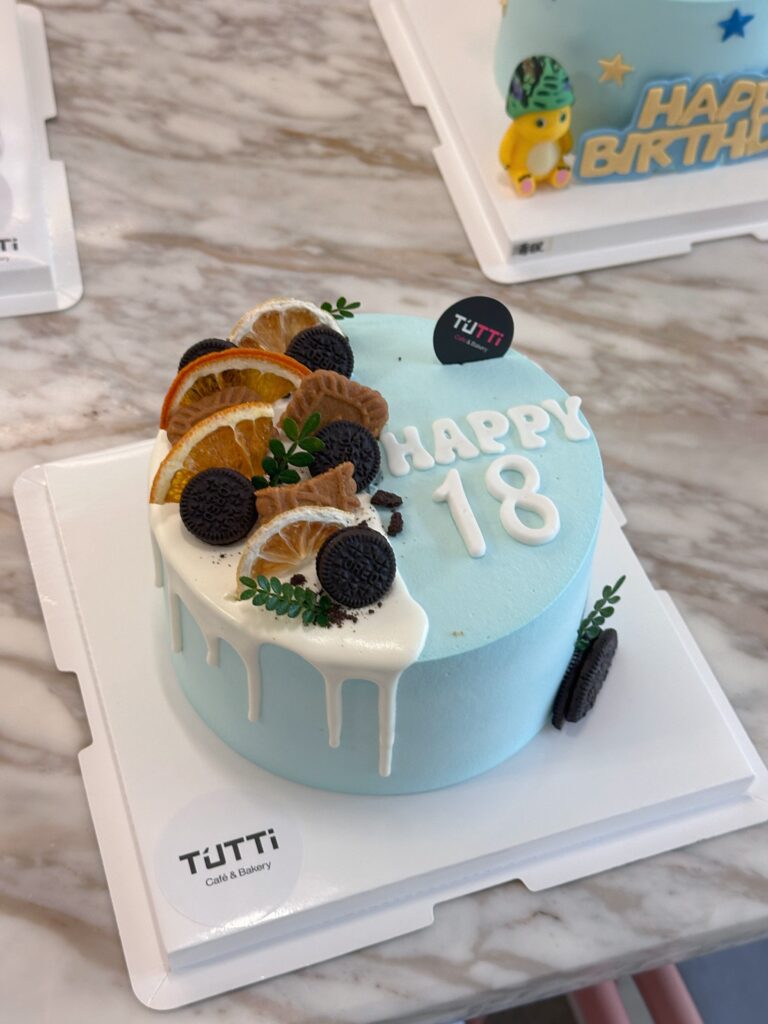蓝色奥利奥生日蛋糕