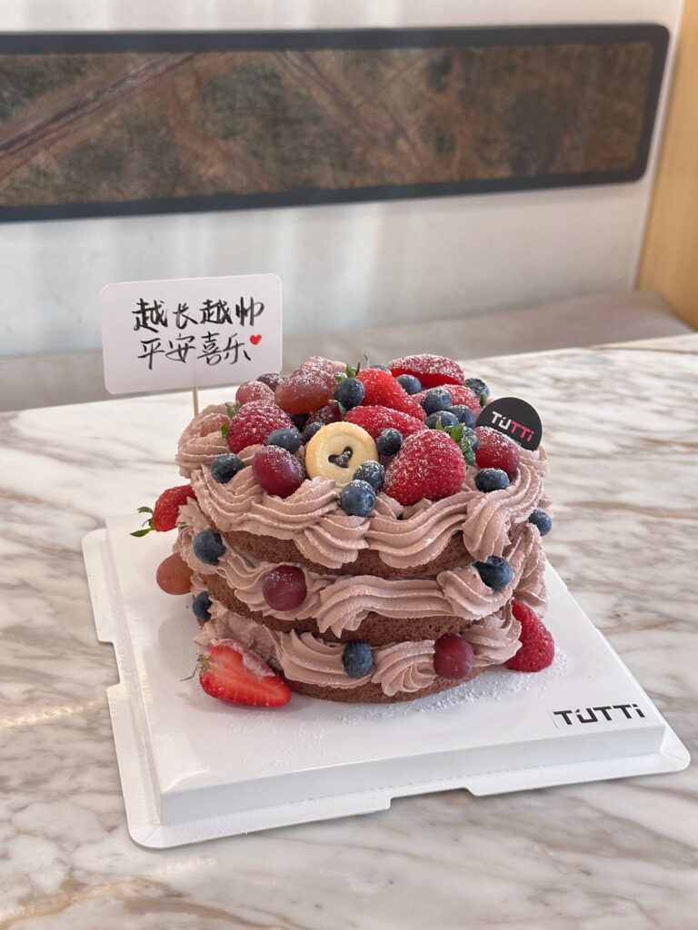 巧克力莓果奶油蛋糕