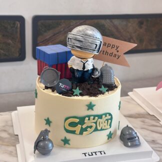 银色太空人生日蛋糕