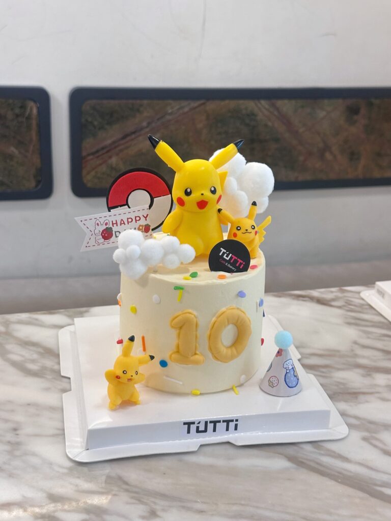 皮卡丘双层生日蛋糕
